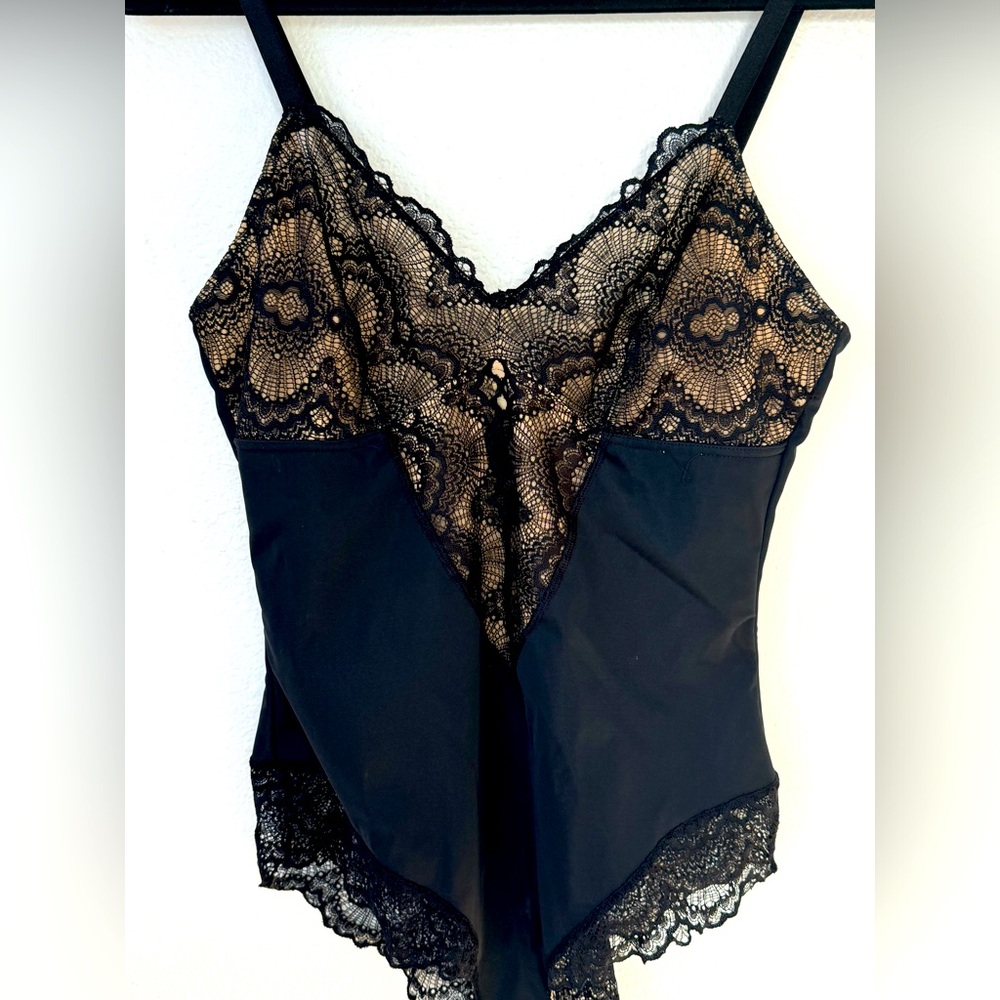 Pinsy Shapewear Sculpting Lace Bodsuit